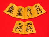 法雲作双玉宗歩好御蔵島黄楊古木斑入上柾目彫埋将棋駒/新品 桐平箱付（KS1248）